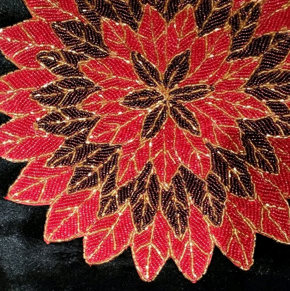 x4 Nicole Miller Red & Gold POINSETTIA Sparkly Beaded Placemats Chargers New